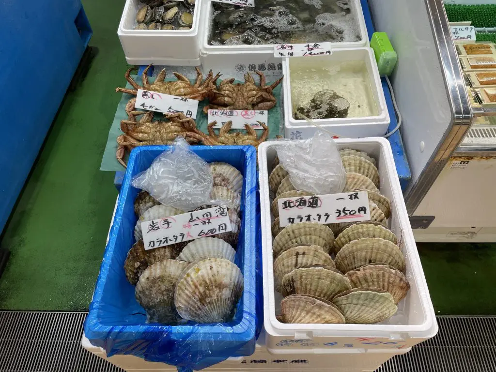 堺周の殻付きホタテ